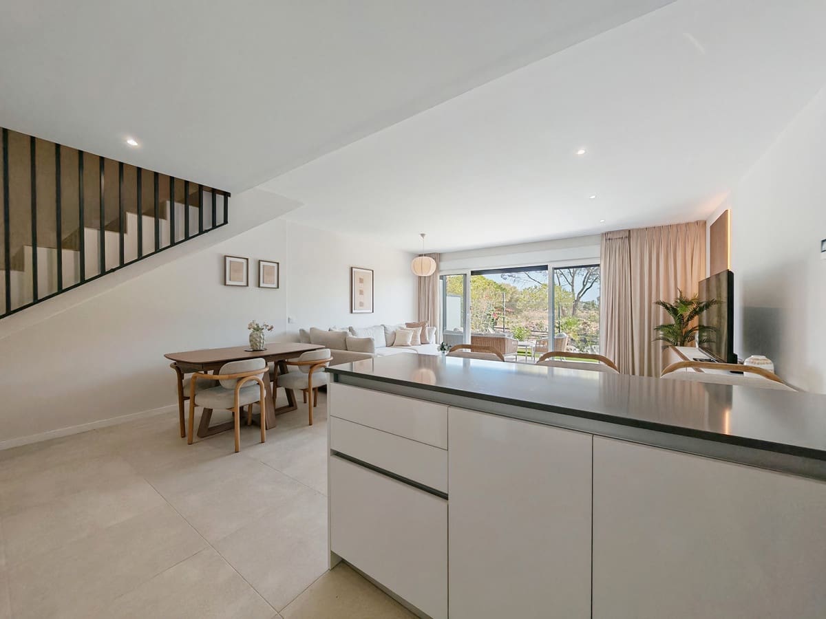 4 soveværelse Byhus til salg i La Cala de Mijas med swimmingpool garage - € 845.000 (Ref: 9386633)