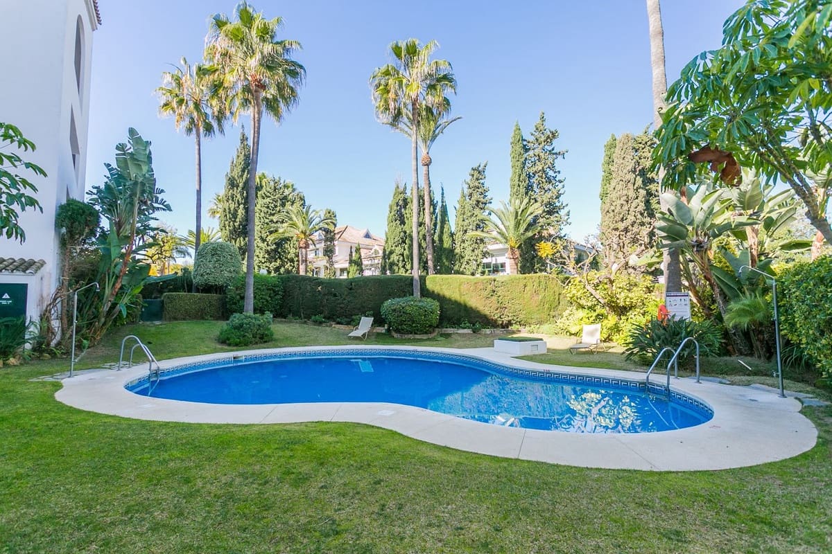 3 makuuhuone Huoneisto myytävänä paikassa Guadalmina mukana uima-altaan 
autotalli - 530 000 € (Ref: 9388646)