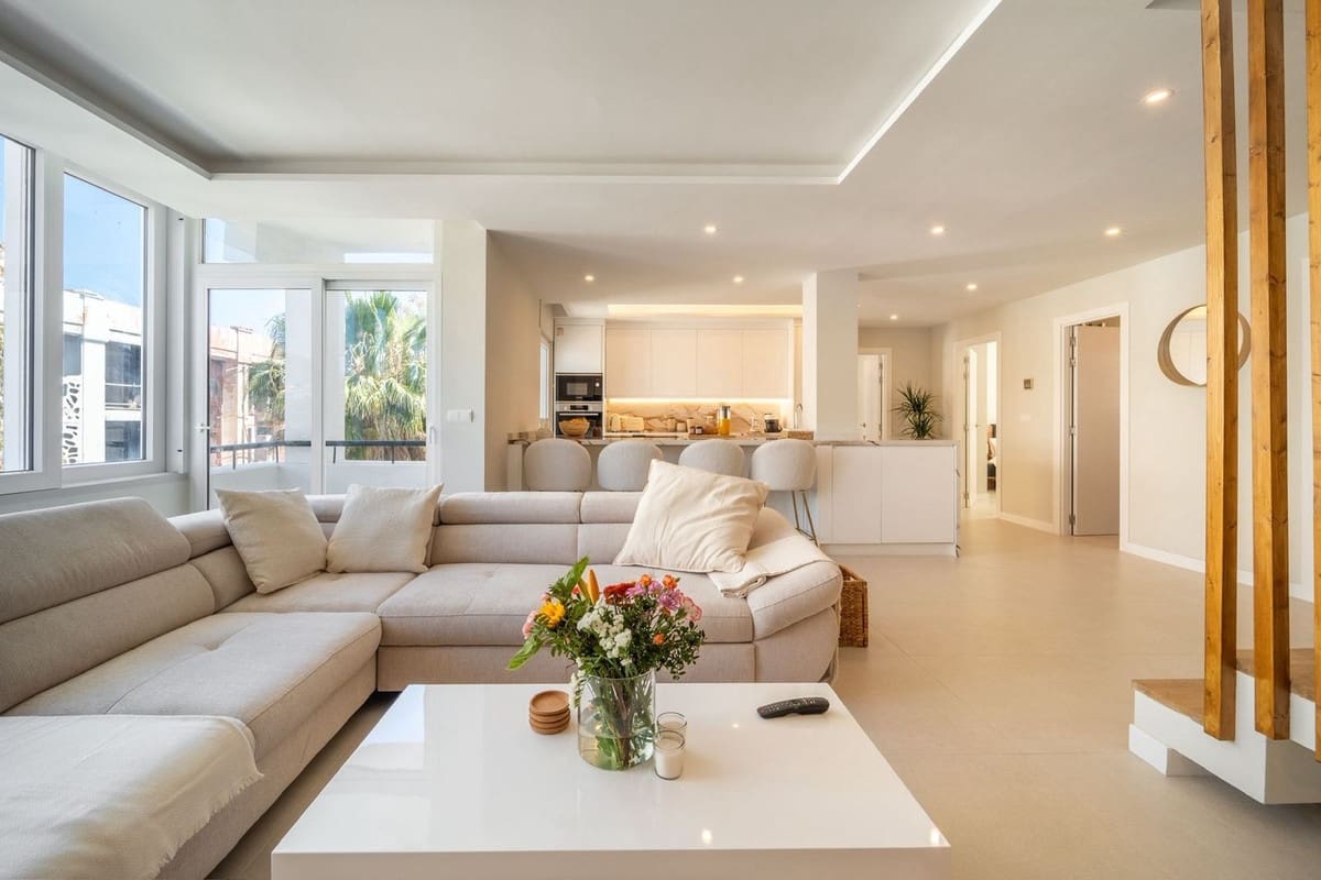 4 soverom Penthouse til salgs i Nueva Andalucia med svømmebasseng garasje - € 845 000 (Ref: 9393470)