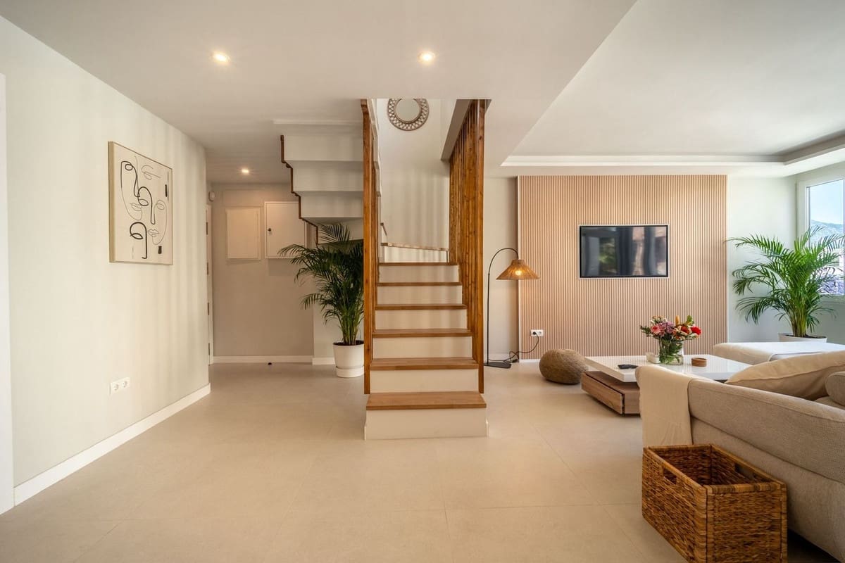 4 soverom Penthouse til salgs i Nueva Andalucia med svømmebasseng garasje - € 845 000 (Ref: 9393470)