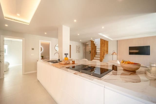 4 soverom Penthouse til salgs i Nueva Andalucia, Marbella med svømmebasseng garasje - € 845 000 (Ref: 9393470)