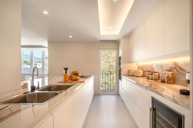 4 soverom Penthouse til salgs i Nueva Andalucia, Marbella med svømmebasseng garasje - € 845 000 (Ref: 9393470)