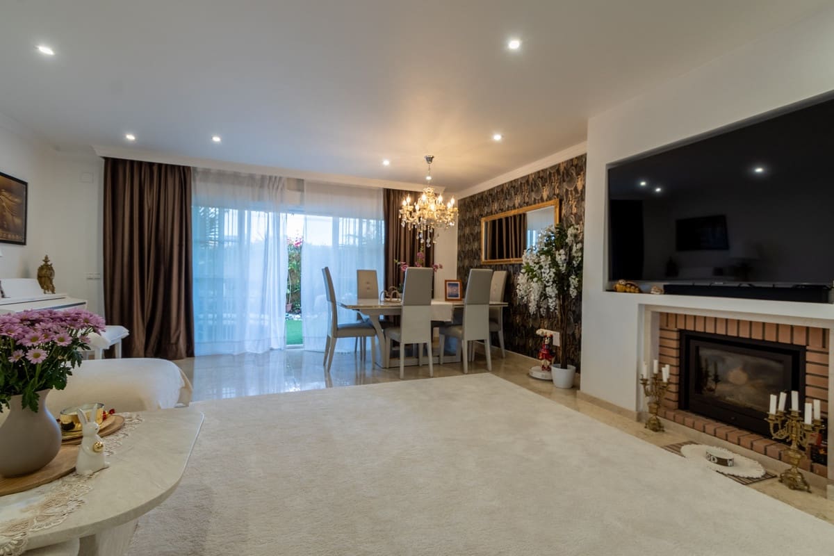 4 sypialnia Dom na sprzedaż w Mijas Costa z basenem - 660 000 € (Ref: 9402721)