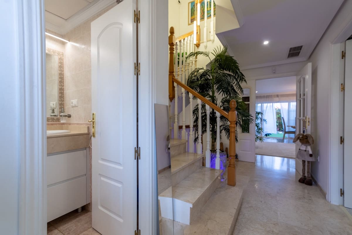 4 sypialnia Dom na sprzedaż w Mijas Costa z basenem - 660 000 € (Ref: 9402721)