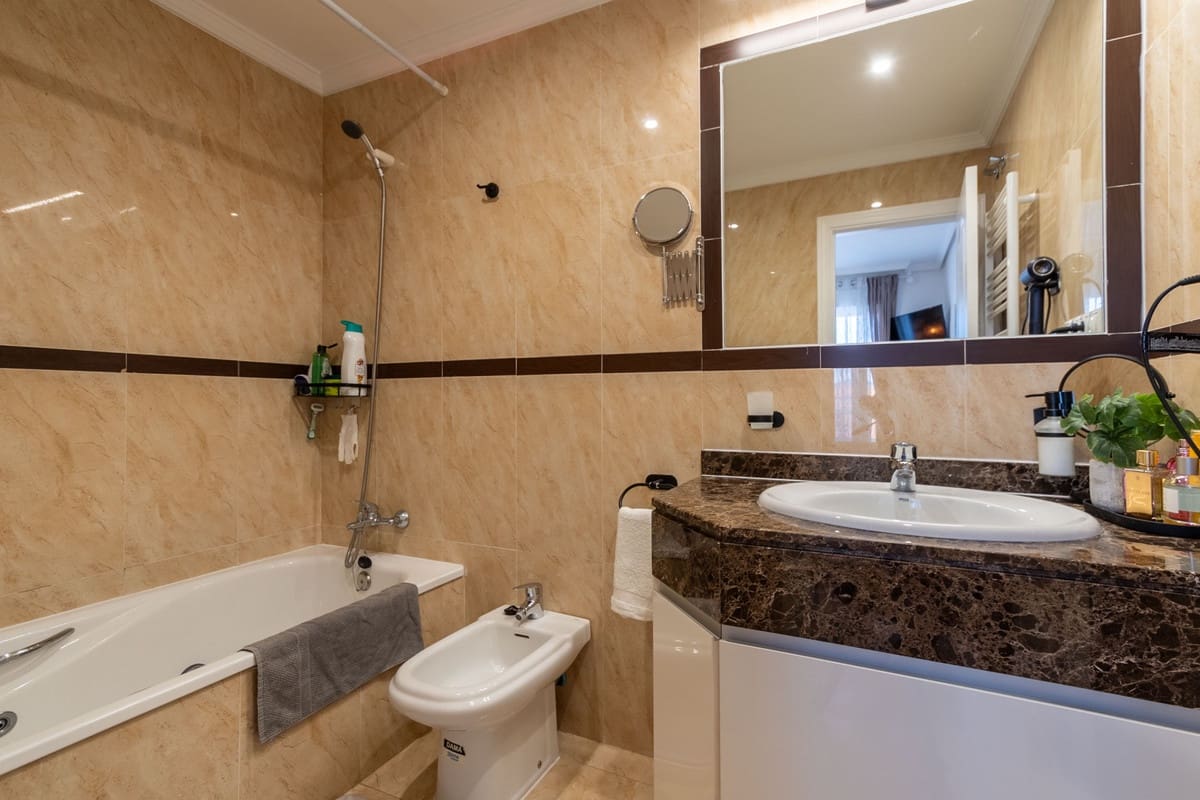 4 sypialnia Dom na sprzedaż w Mijas Costa z basenem - 660 000 € (Ref: 9402721)