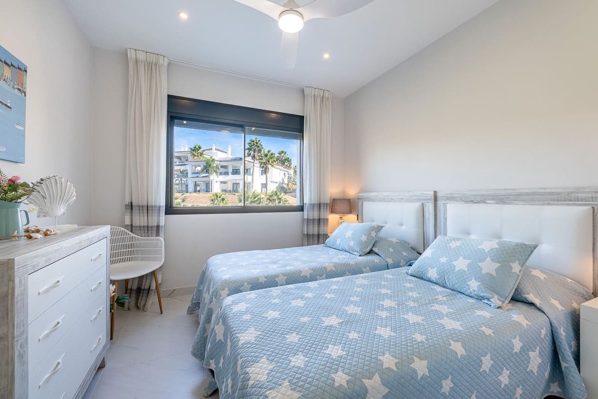 4 bedroom Apartment for sale in Estepona with pool garage - € 975,000 (Ref: 9407853)