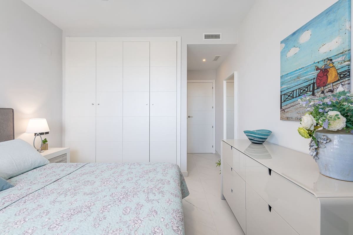 4 bedroom Apartment for sale in Estepona with pool garage - € 975,000 (Ref: 9407853)