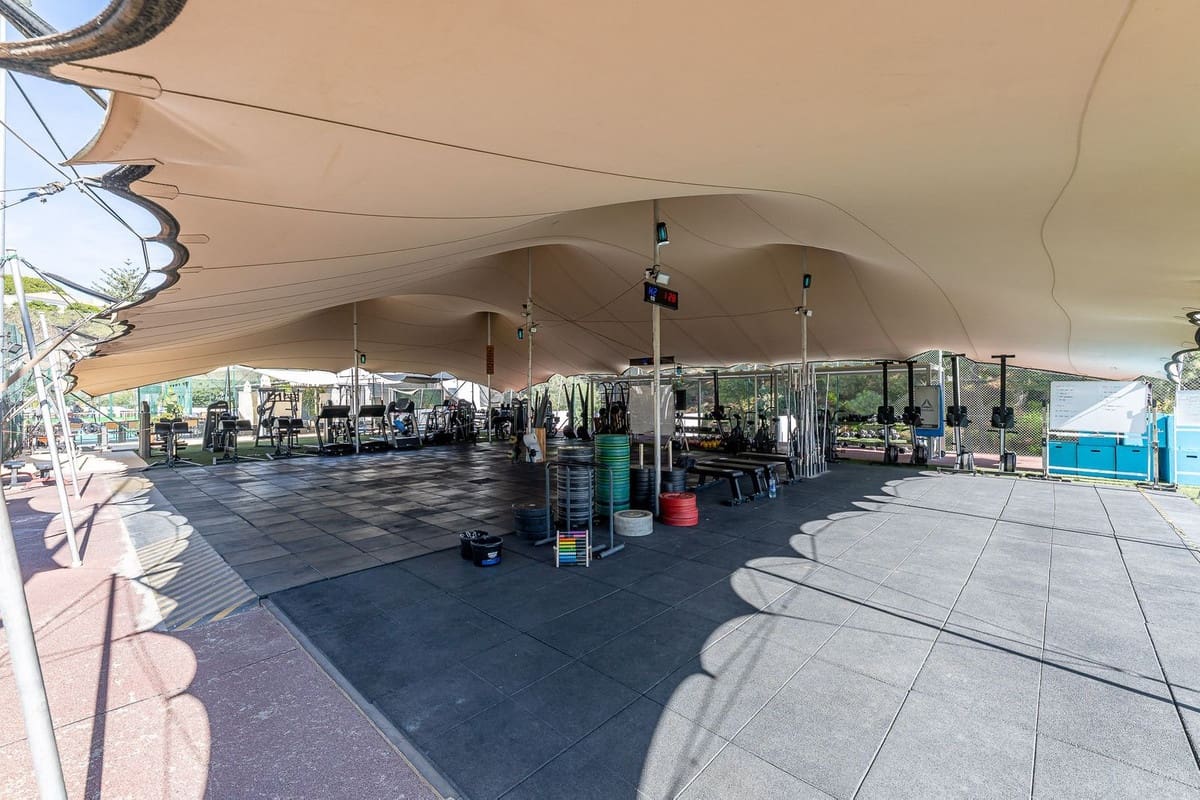 4 bedroom Apartment for sale in Estepona with pool garage - € 975,000 (Ref: 9407853)