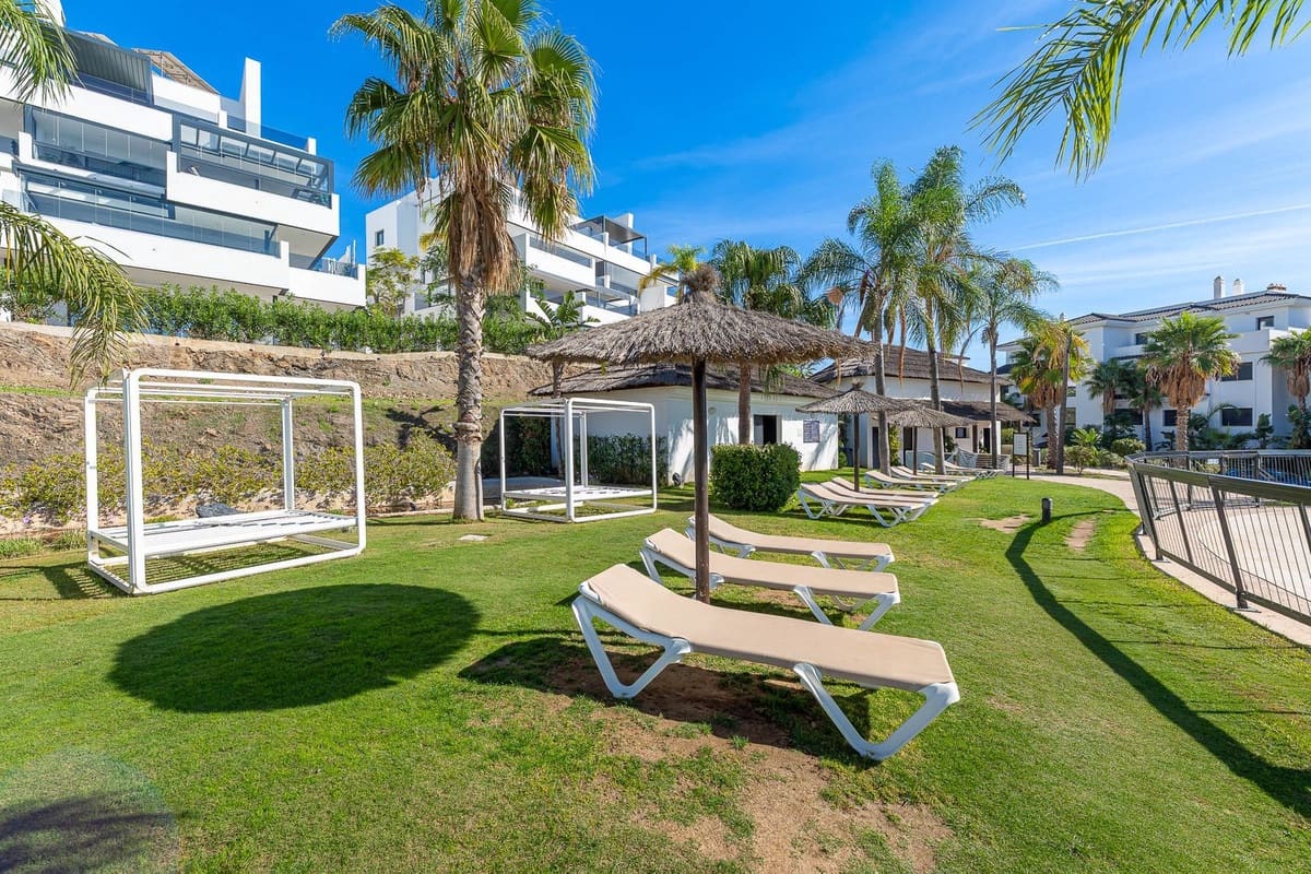 4 bedroom Apartment for sale in Estepona with pool garage - € 975,000 (Ref: 9407853)