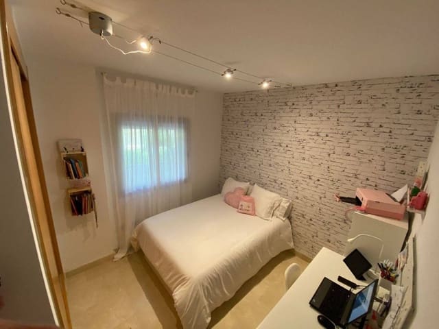 2 bedroom Apartment for sale in Estepona with pool - € 350,000 (Ref: 9407854)