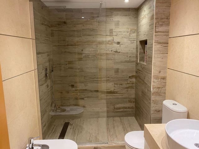 2 bedroom Apartment for sale in Estepona with pool - € 350,000 (Ref: 9407854)