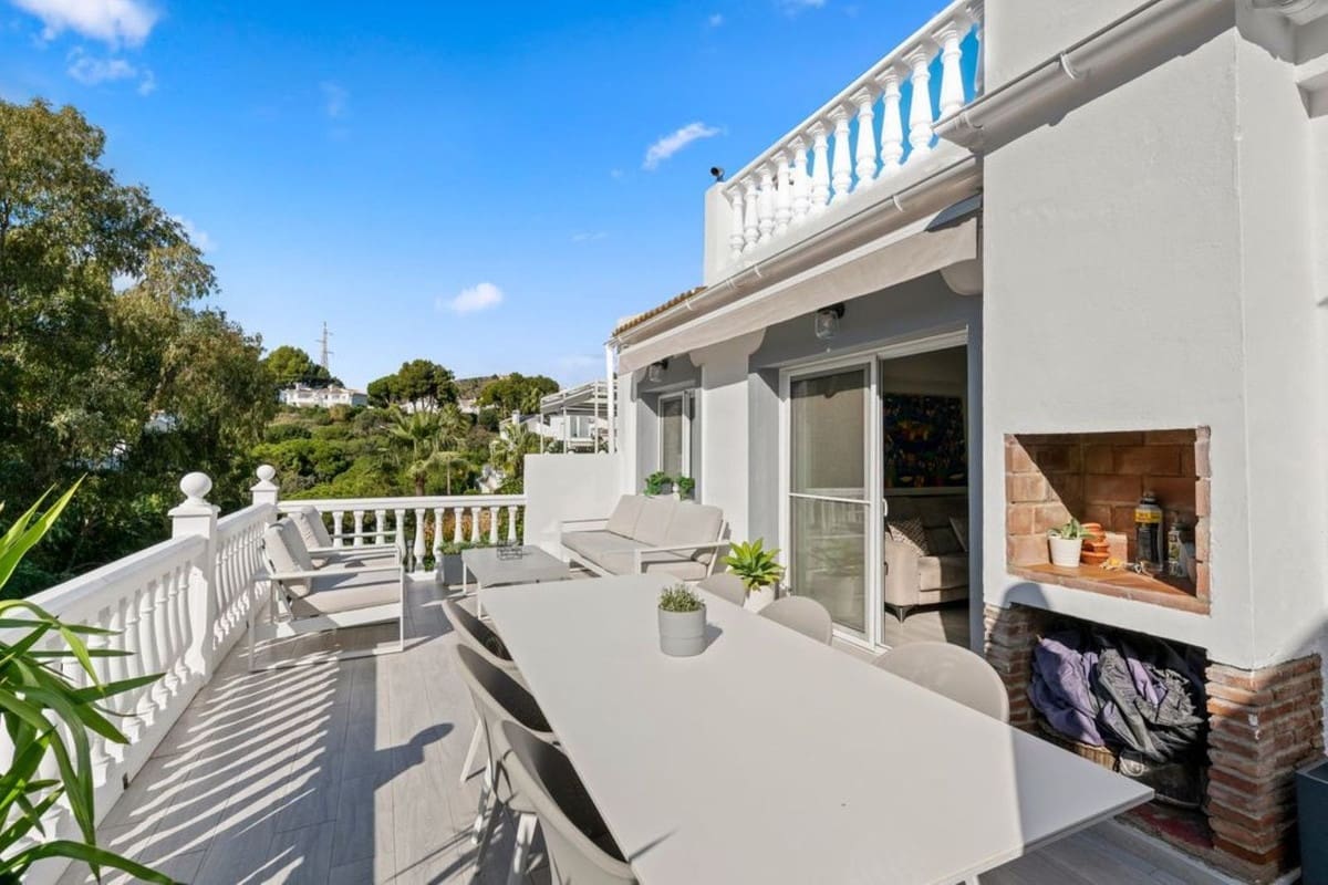 4 makuuhuone Omakotitalo myytävänä paikassa Calahonda mukana uima-altaan 
autotalli - 650 000 € (Ref: 9409055)