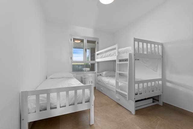 2 quarto Apartamento para venda em Estepona Golf, Estepona com piscina - 379 000 € (Ref: 9410300)