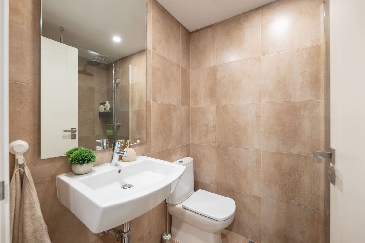 2 makuuhuone Huoneisto myytävänä paikassa New Golden Mile mukana uima-altaan 
autotalli - 650 000 € (Ref: 9410303)