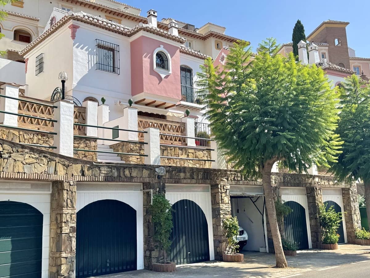 2 soveværelse Semi-Rækkehus til salg i Mijas Golf med swimmingpool garage - € 385.000 (Ref: 9411245)