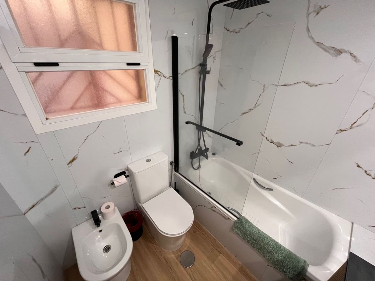 2 bedroom Apartment for sale in Calahonda with pool garage - € 319,000 (Ref: 9412756)