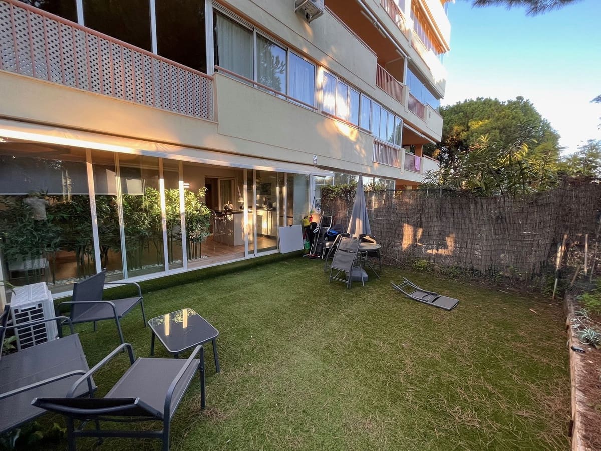 2 bedroom Apartment for sale in Calahonda with pool garage - € 319,000 (Ref: 9412756)