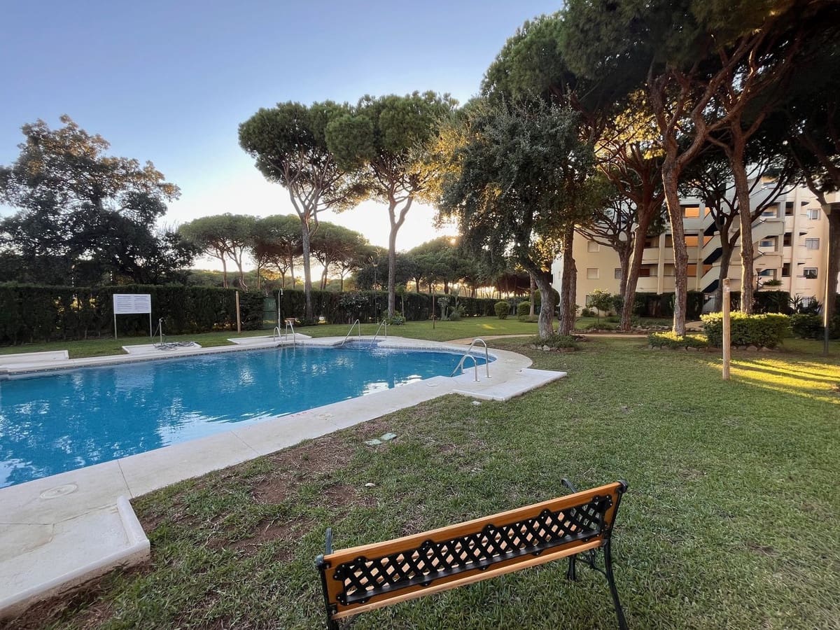 2 bedroom Apartment for sale in Calahonda with pool garage - € 319,000 (Ref: 9412756)