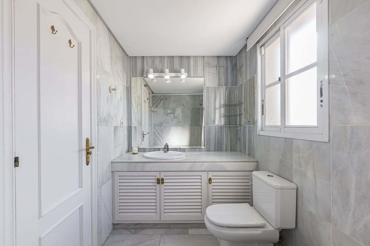 3 soveværelse Byhus til salg i New Golden Mile med swimmingpool garage - € 520.000 (Ref: 9412797)