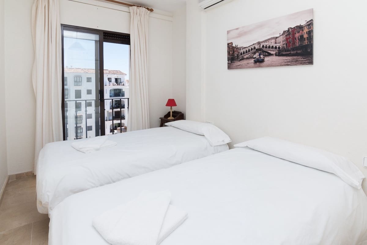 2 sypialnia Apartament na sprzedaż w La Duquesa / Puerto de la Duquesa z basenem garażem - 359 000 € (Ref: 9414571)