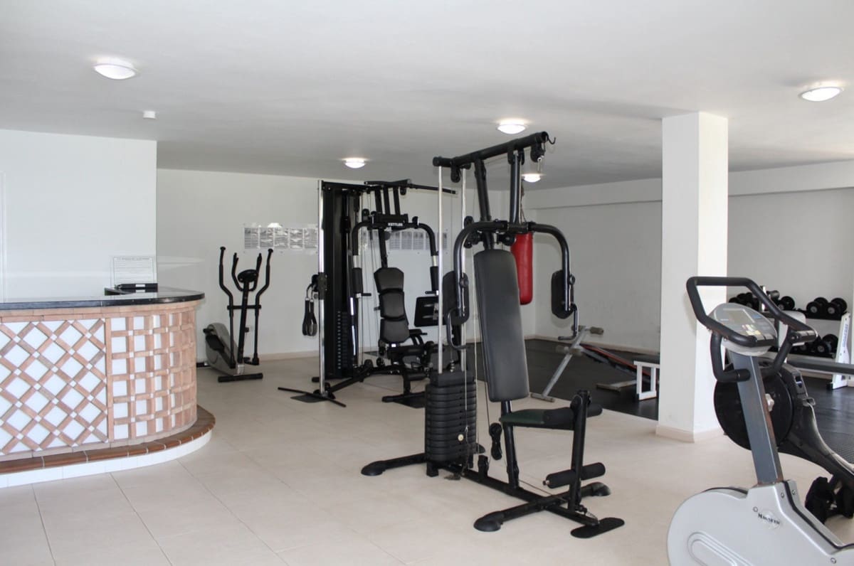 2 sypialnia Apartament na sprzedaż w La Duquesa / Puerto de la Duquesa z basenem garażem - 359 000 € (Ref: 9414571)