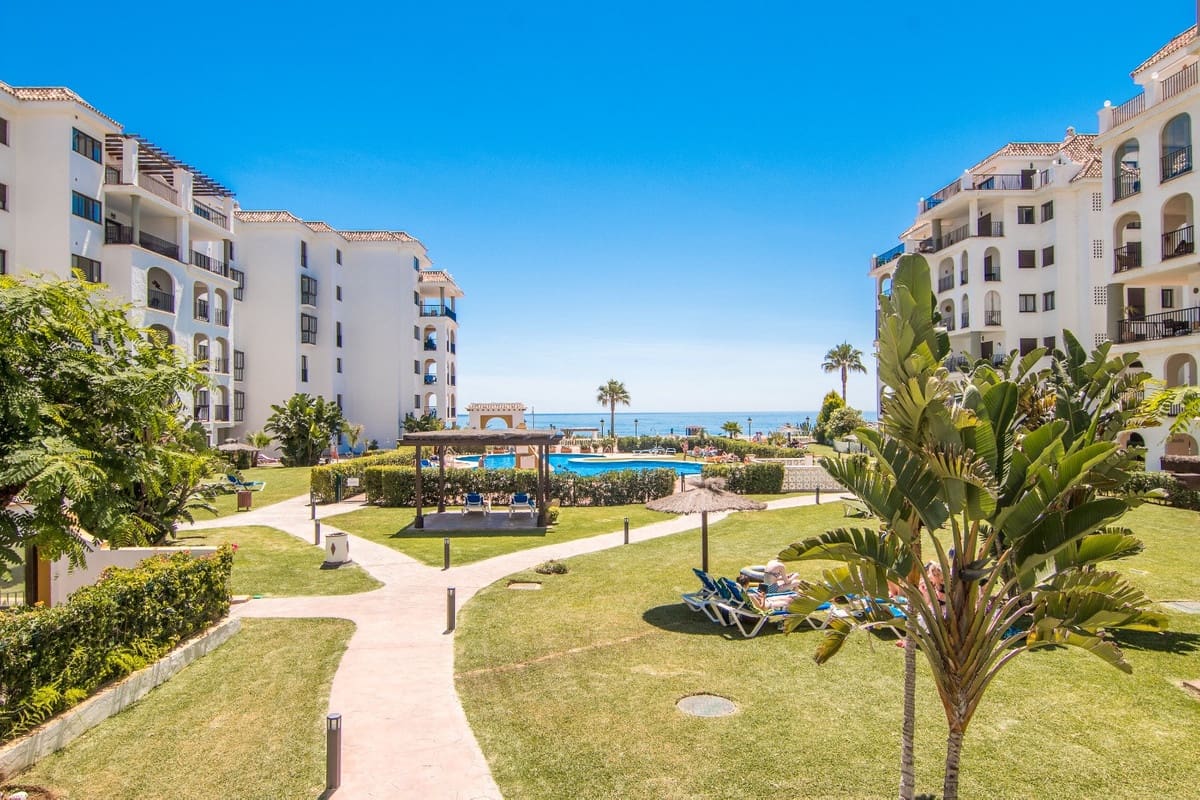 2 sypialnia Apartament na sprzedaż w La Duquesa / Puerto de la Duquesa z basenem garażem - 359 000 € (Ref: 9414571)