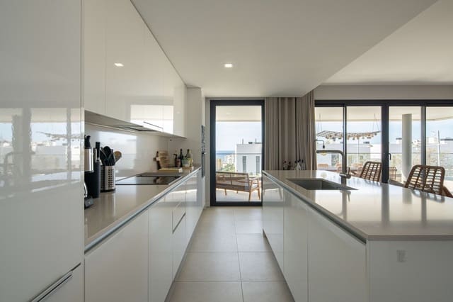 4 bedroom Apartment for sale in Estepona with pool garage - € 885,000 (Ref: 9424162)