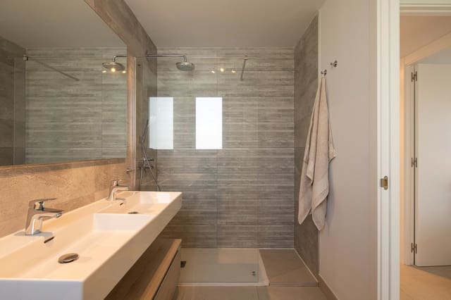 4 bedroom Apartment for sale in Estepona with pool garage - € 885,000 (Ref: 9424162)