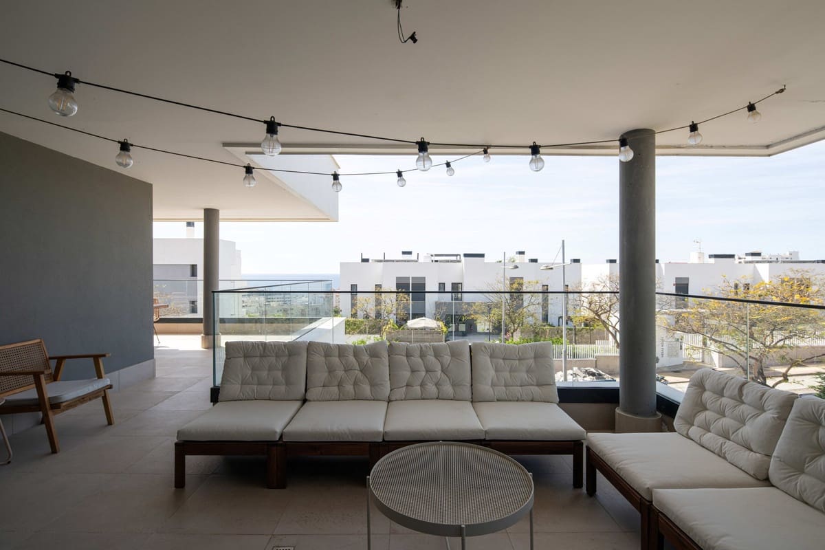 4 bedroom Apartment for sale in Estepona with pool garage - € 885,000 (Ref: 9424162)