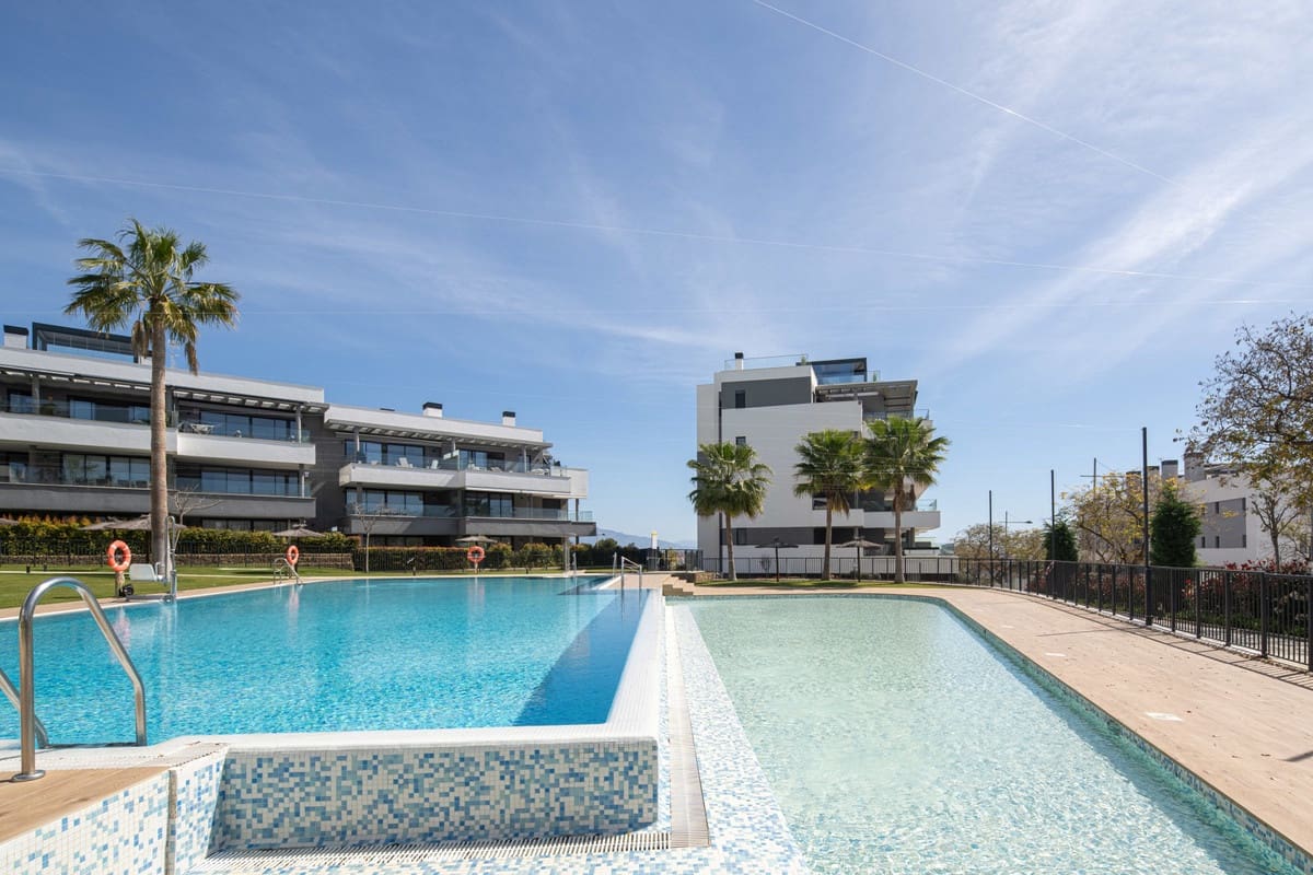 4 bedroom Apartment for sale in Estepona with pool garage - € 885,000 (Ref: 9424162)