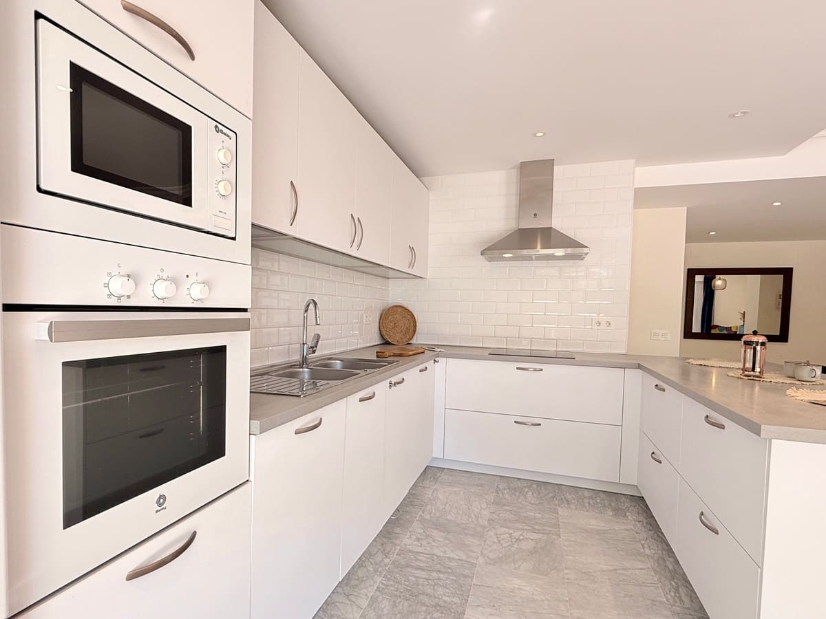 3 Zimmer Apartment zu verkaufen in Puerto Banus mit Pool - 430.000 € (Ref: 9425392)