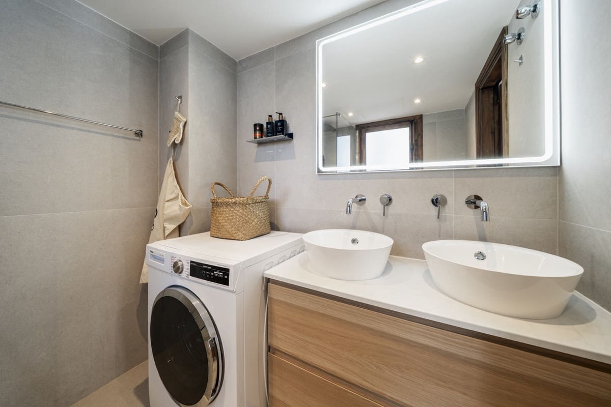 3 bedroom Apartment for sale in Nueva Andalucia with pool garage - € 765,000 (Ref: 9425393)