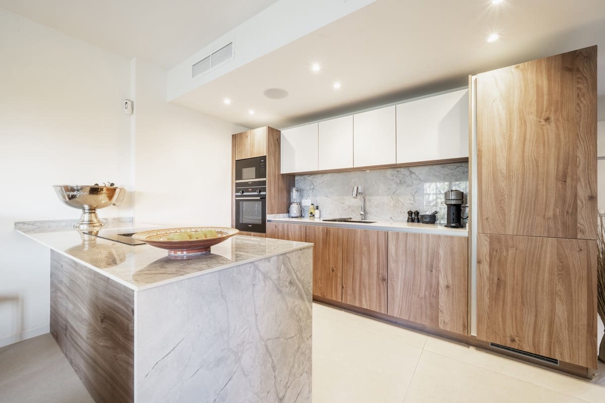 3 bedroom Apartment for sale in Nueva Andalucia with pool garage - € 765,000 (Ref: 9425393)