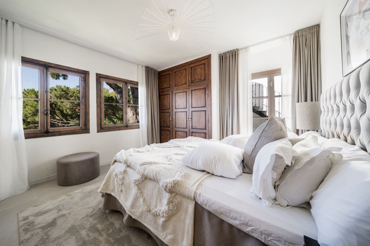 3 bedroom Apartment for sale in Nueva Andalucia with pool garage - € 765,000 (Ref: 9425393)