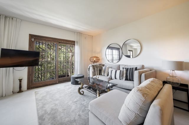 3 bedroom Apartment for sale in Nueva Andalucia, Marbella with pool garage - € 765,000 (Ref: 9425393)