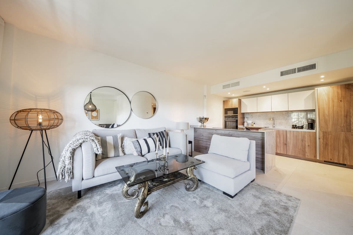 3 bedroom Apartment for sale in Nueva Andalucia with pool garage - € 765,000 (Ref: 9425393)