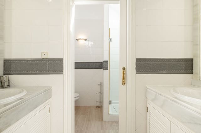 3 soveværelse Penthouse til salg i Elviria, Marbella med swimmingpool garage - € 1.250.000 (Ref: 9426577)