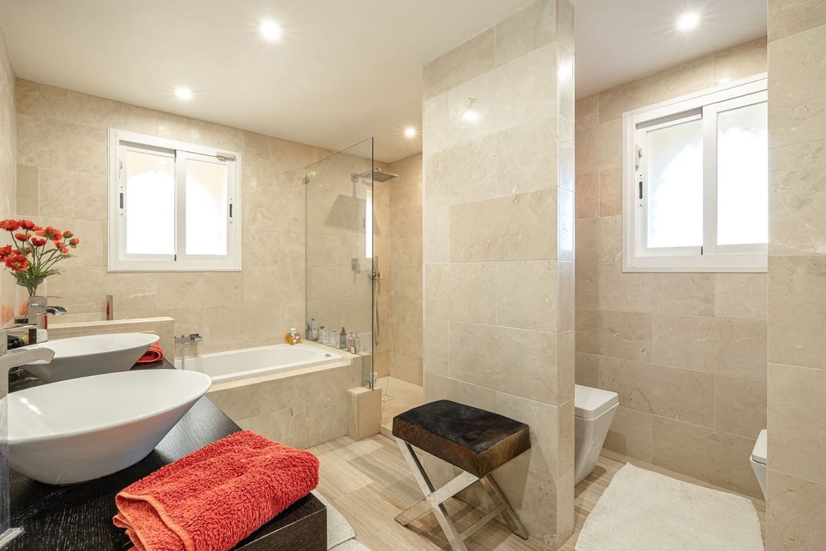 3 soveværelse Penthouse til salg i Elviria med swimmingpool garage - € 1.250.000 (Ref: 9426577)