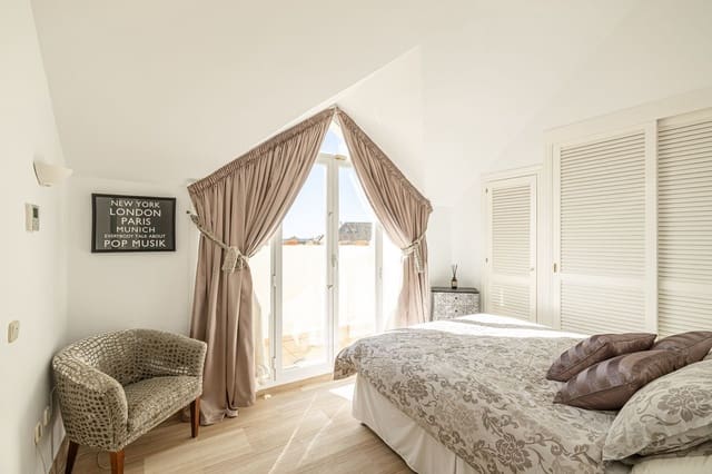 3 soveværelse Penthouse til salg i Elviria, Marbella med swimmingpool garage - € 1.250.000 (Ref: 9426577)