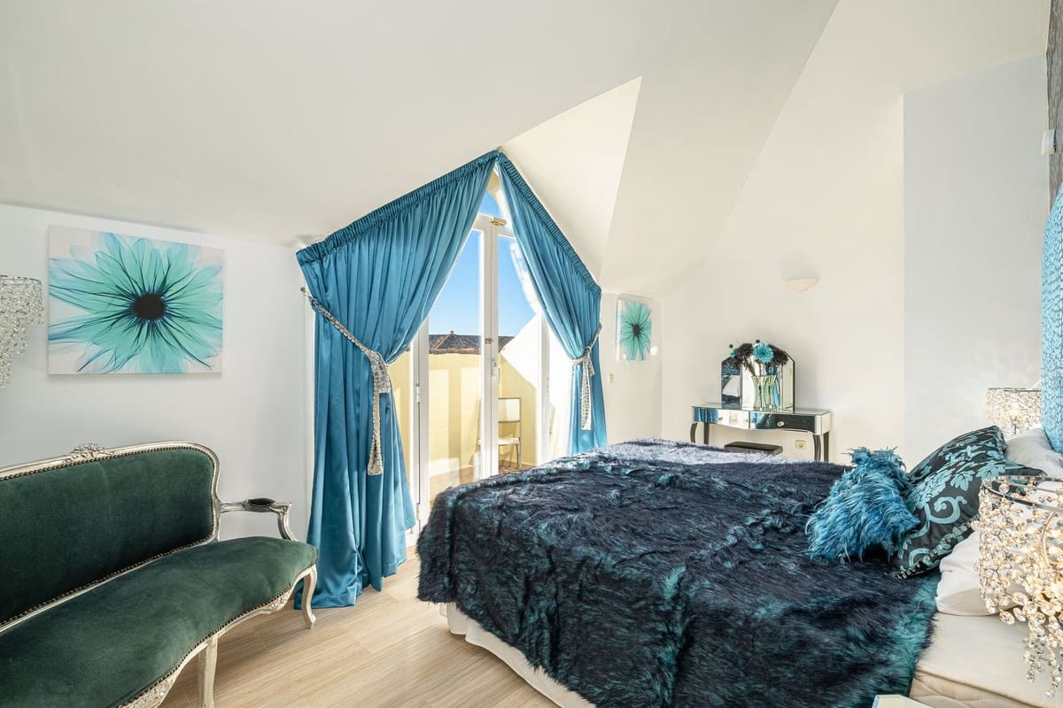 3 soveværelse Penthouse til salg i Elviria med swimmingpool garage - € 1.250.000 (Ref: 9426577)