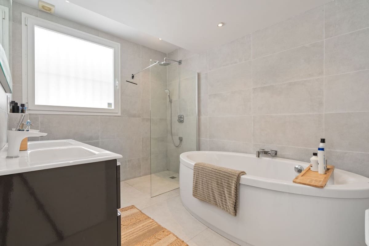 3 makuuhuone Paritalo myytävänä paikassa Marbesa mukana uima-altaan 
autotalli - 1 595 000 € (Ref: 9441227)