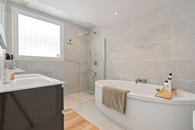 3 makuuhuone Paritalo myytävänä paikassa Marbesa, Marbella mukana uima-altaan 
autotalli - 1 595 000 € (Ref: 9441227)