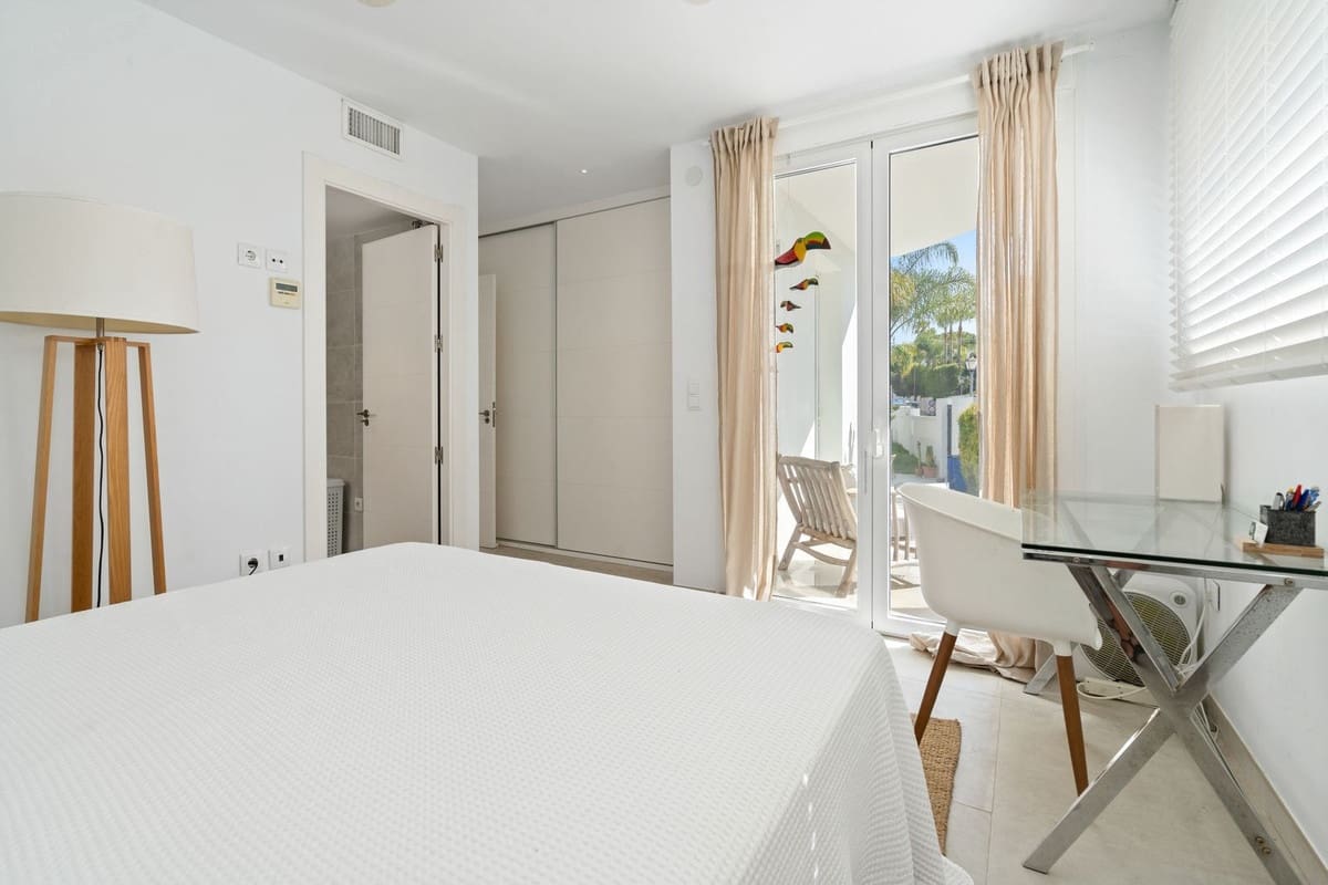 3 makuuhuone Paritalo myytävänä paikassa Marbesa mukana uima-altaan 
autotalli - 1 595 000 € (Ref: 9441227)