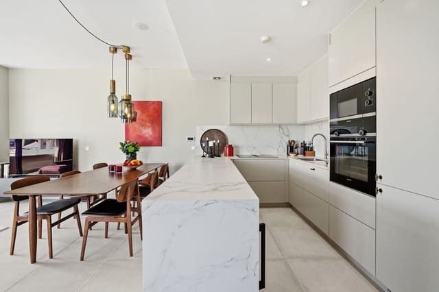 3 sypialnia Penthouse na sprzedaż w El Paraíso, Benahavís z basenem garażem - 1 180 000 € (Ref: 9441228)