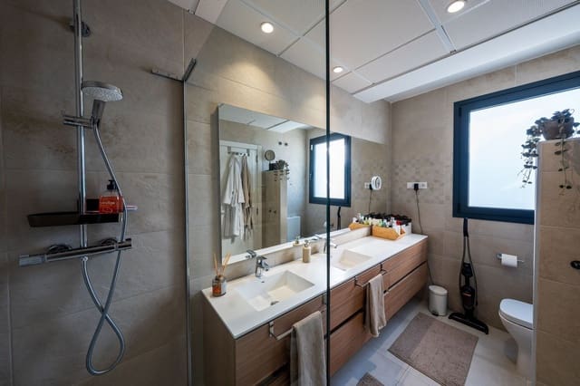 3 sypialnia Penthouse na sprzedaż w El Paraíso, Benahavís z basenem garażem - 1 180 000 € (Ref: 9441228)