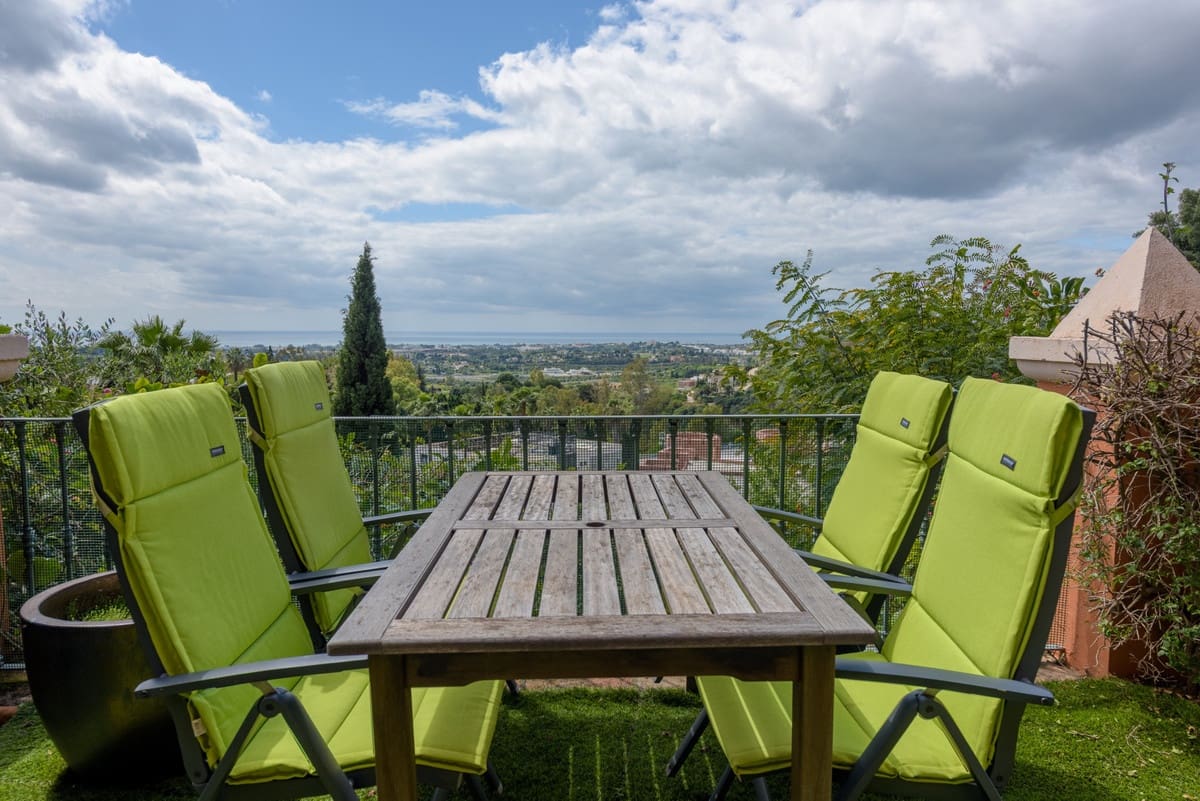 2 slaapkamer Appartement te koop in Monte Halcones met zwembad garage - € 680.000 (Ref: 9441667)