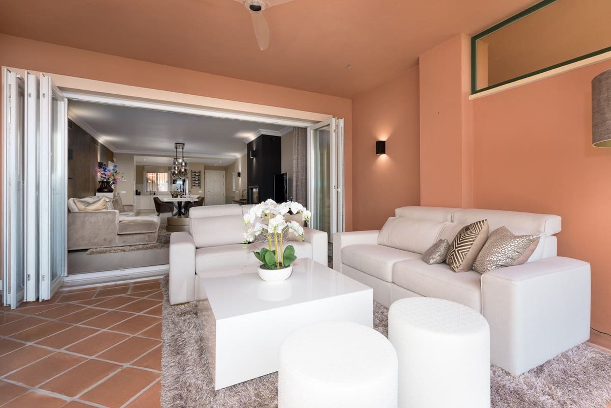 2 slaapkamer Appartement te koop in Monte Halcones met zwembad garage - € 680.000 (Ref: 9441667)