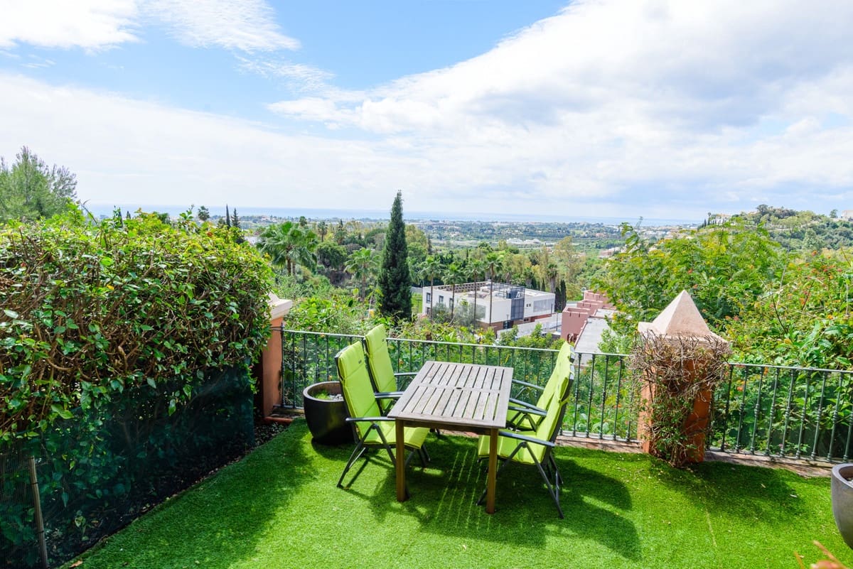 2 slaapkamer Appartement te koop in Monte Halcones met zwembad garage - € 680.000 (Ref: 9441667)