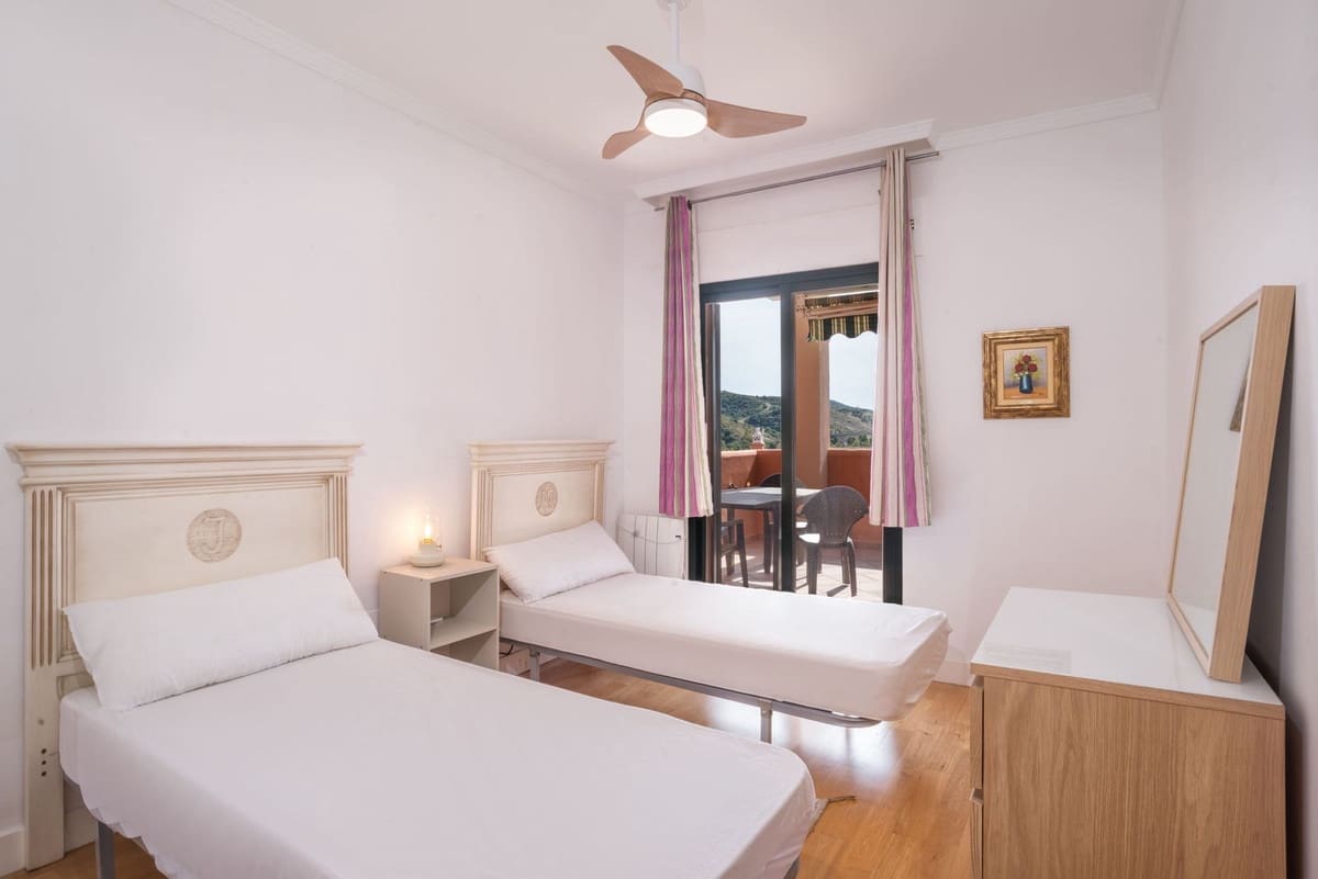 4 soveværelse Lejlighed til salg i Elviria med swimmingpool garage - € 529.000 (Ref: 9445506)