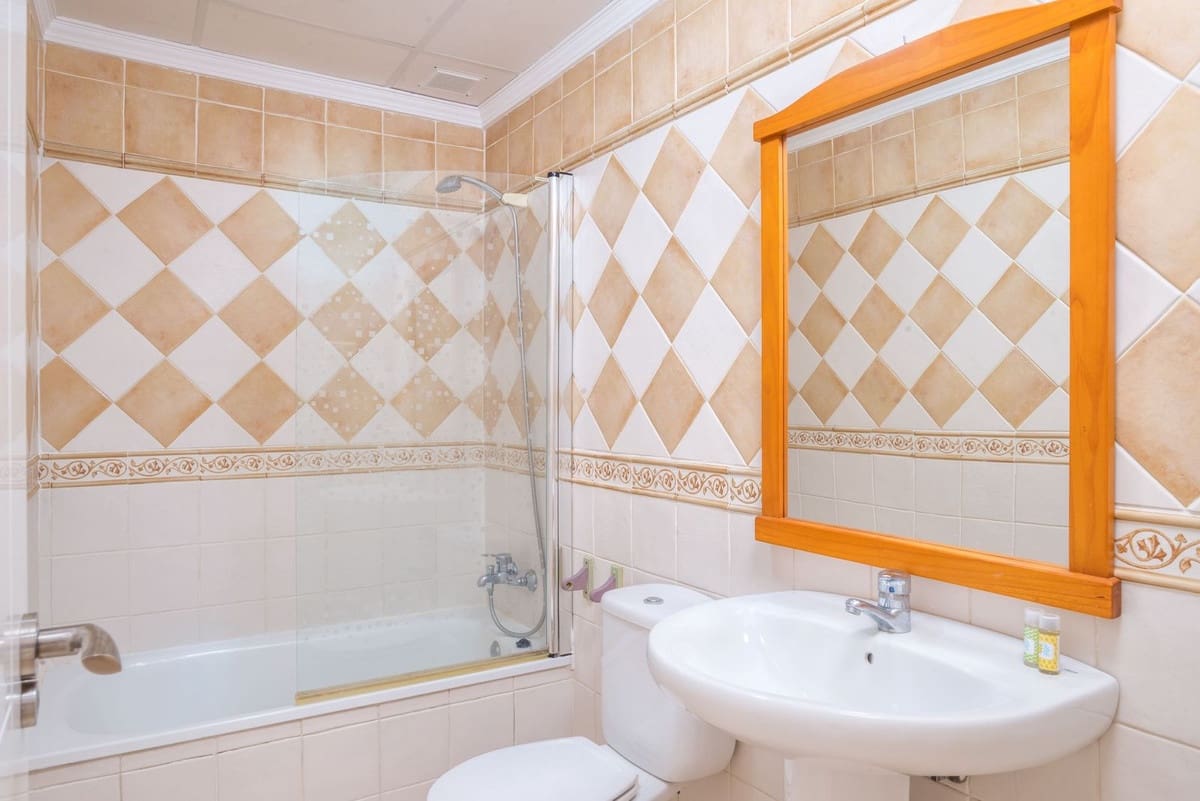 4 soveværelse Lejlighed til salg i Elviria med swimmingpool garage - € 529.000 (Ref: 9445506)